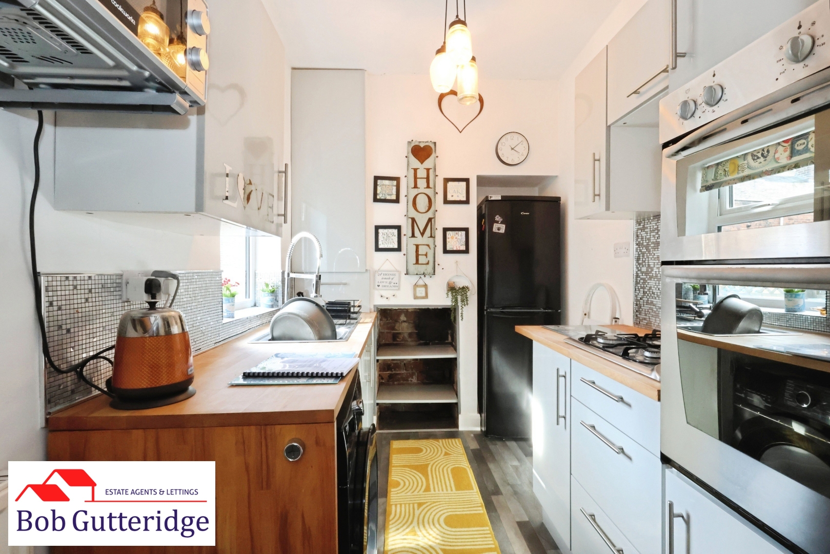 FITTED KITCHEN